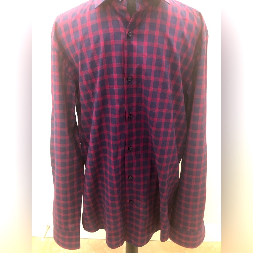 Men’s Hugo Boss button up shirt large slim fit navy/red check